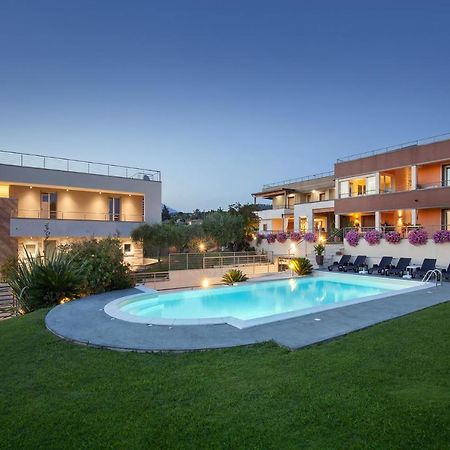 Villa Aurora-Holiday Home Apt3 Бардолино Экстерьер фото