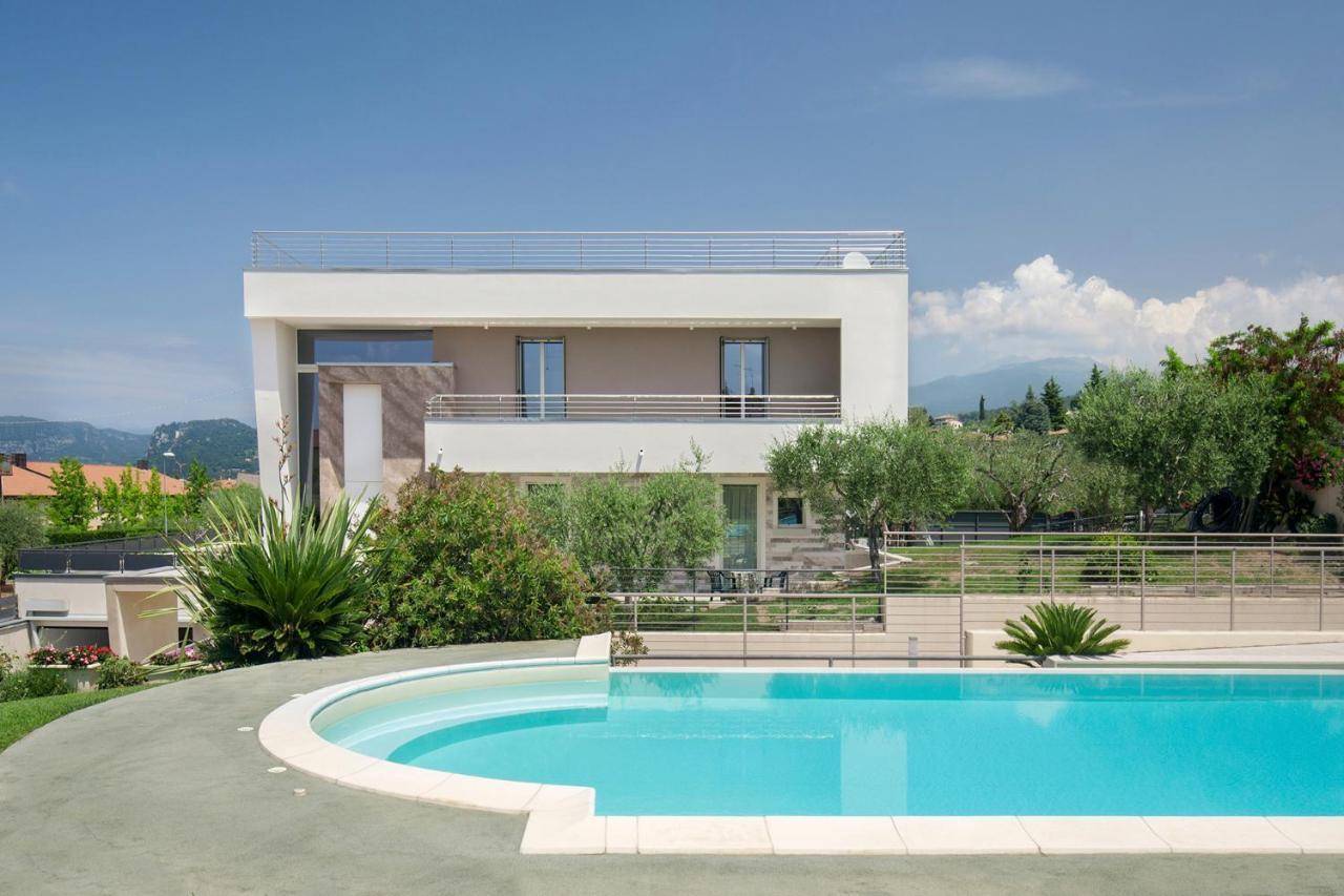 Villa Aurora-Holiday Home Apt3 Бардолино Экстерьер фото