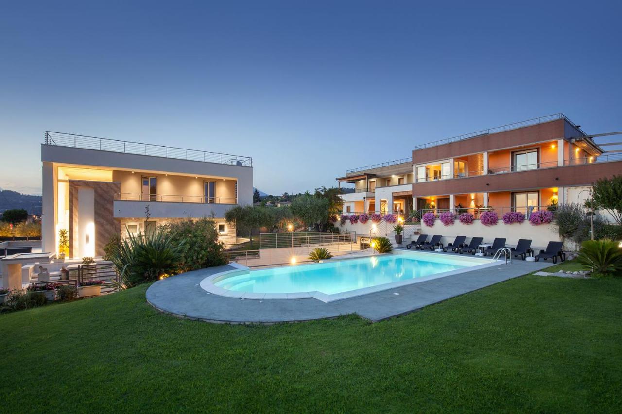 Villa Aurora-Holiday Home Apt3 Бардолино Экстерьер фото