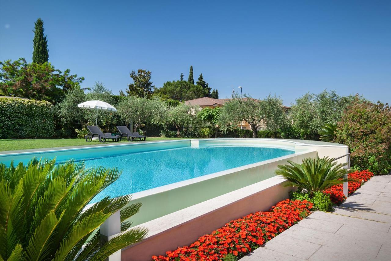 Villa Aurora-Holiday Home Apt3 Бардолино Экстерьер фото