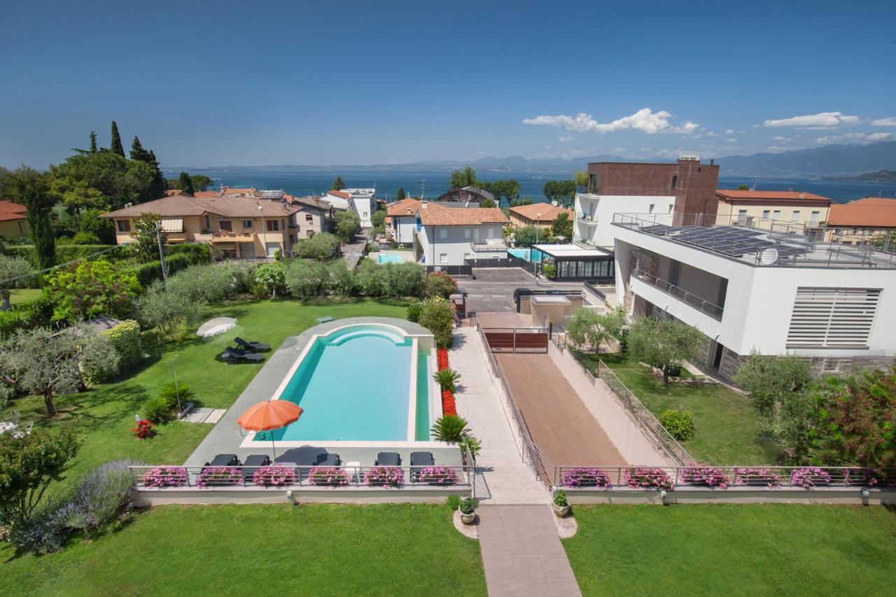 Villa Aurora-Holiday Home Apt3 Бардолино Экстерьер фото