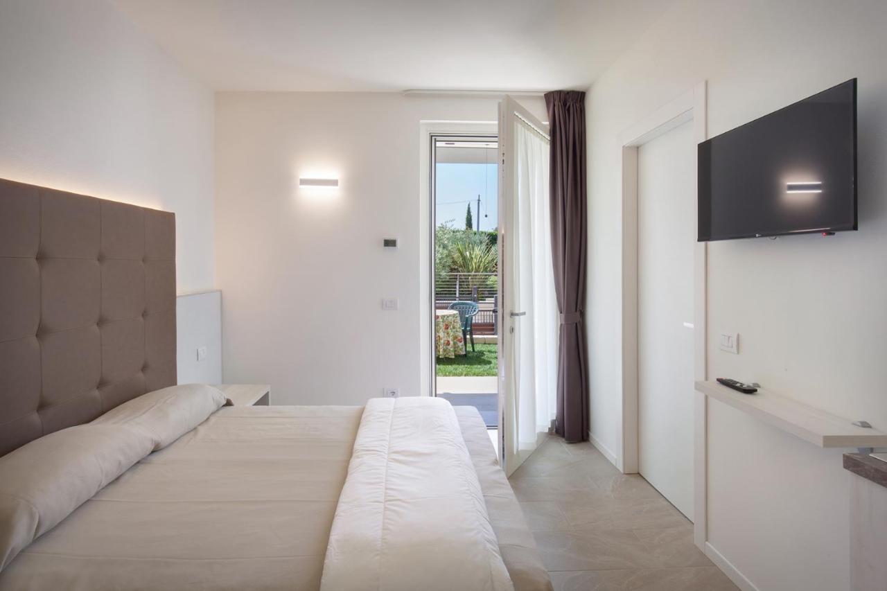 Villa Aurora-Holiday Home Apt3 Бардолино Экстерьер фото