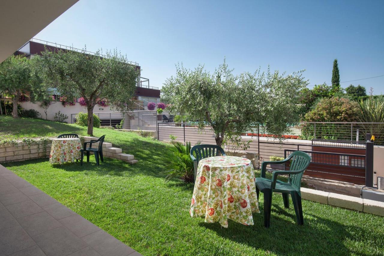 Villa Aurora-Holiday Home Apt3 Бардолино Экстерьер фото
