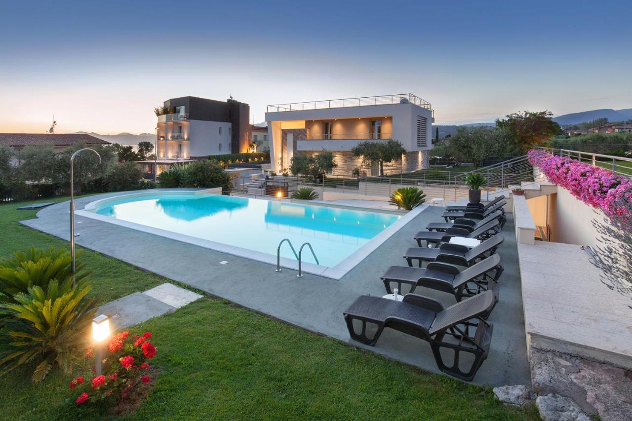 Villa Aurora-Holiday Home Apt3 Бардолино Экстерьер фото