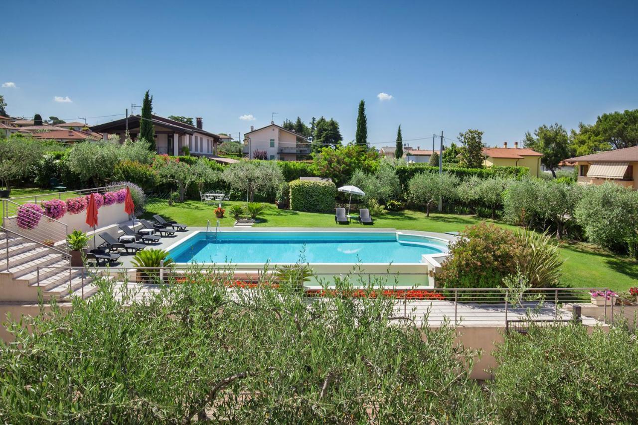 Villa Aurora-Holiday Home Apt3 Бардолино Экстерьер фото