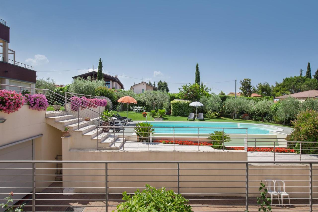 Villa Aurora-Holiday Home Apt3 Бардолино Экстерьер фото